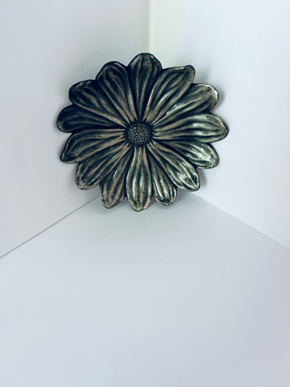 Metal Sunflower Daisy Decorative jewelry dish key holder decorative tray